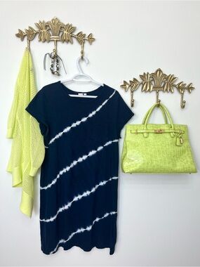 100% cotton Navy Blue Tie-Dye Shift Dress L ptp 22” l 37”